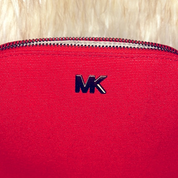 Michael Kors Large Travel Pouch - Picture 2 of 7